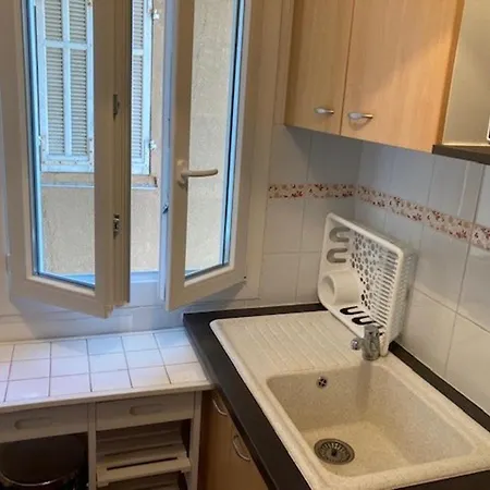 Vue Mer Avec Balcon, Dernier Etage, Centre Ville, Pied Dans L'eau - - Fr-1-308-191 * Le Lavandou